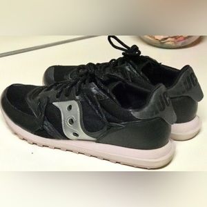 Men’s 10.5 Limited Edition Black Leather SAUCONY XT 600 Sneakers